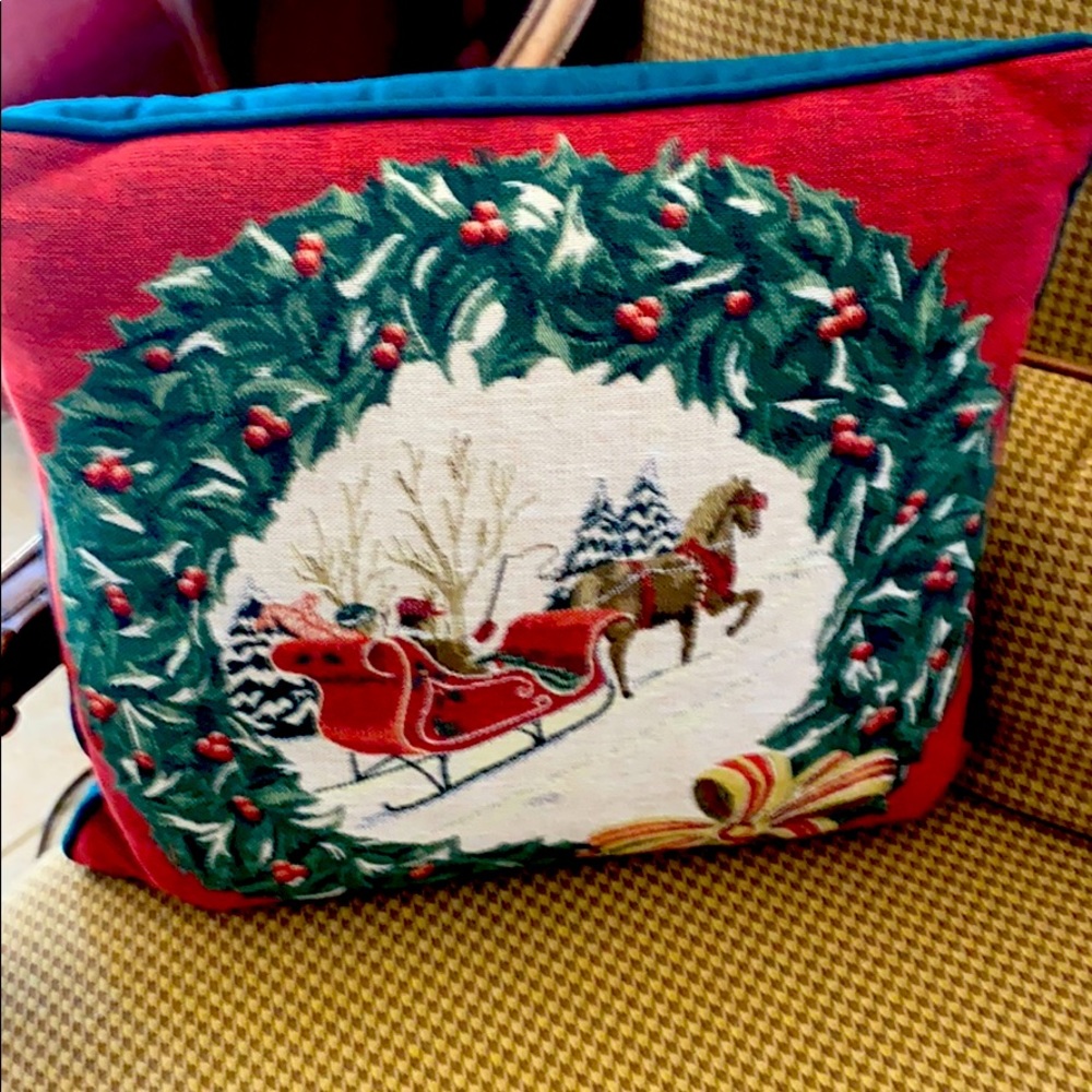 HOLIDAY WREATH 16” SQUARE PILLOW